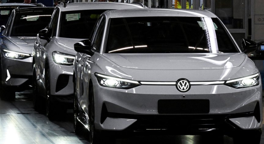 Колосалните загуби на Volkswagen водят до съкращаване на 50 хил. служители