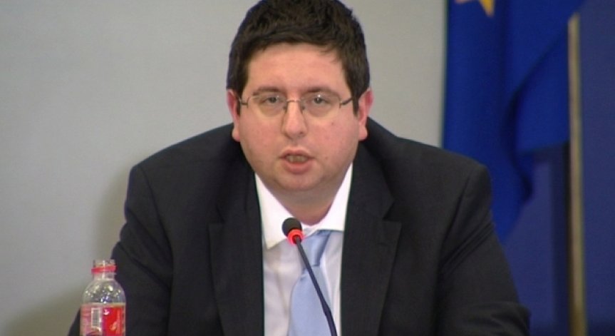 Чобанов: Свръхемоционалните изяви на Борисов дестабилизират държавата