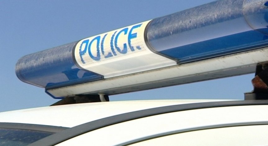 Задържаха 65 мигранти в автобус край Царево