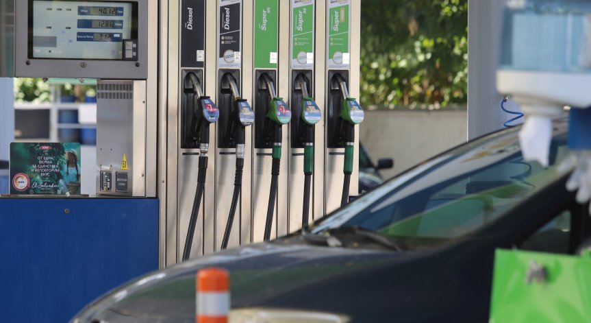 Дерогацията за руски петрол отпада днес - какво ще стане с цените на горивата?