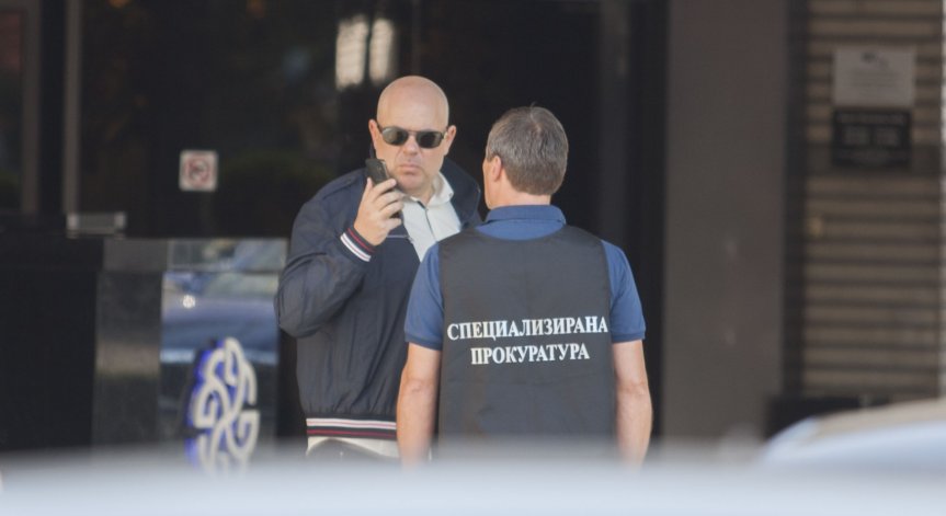 10 задържани след спецакцията в хотелите 