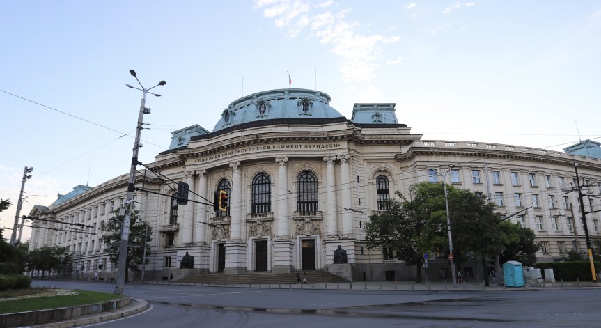 Тестват за коронавирус преподаватели и персонал и в университетите