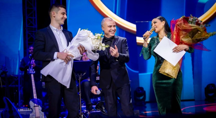 Радев и Слави Трифонов поздравиха Софи Маринова за юбилея: 