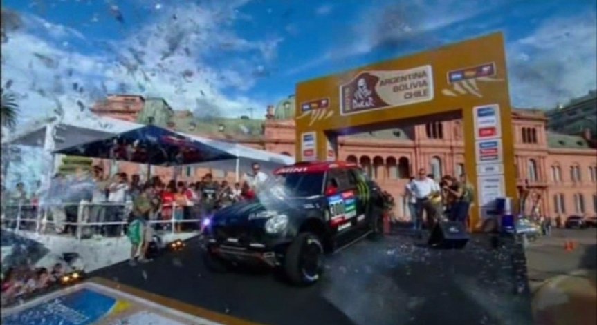 Кола се вряза в публиката на рали Дакар