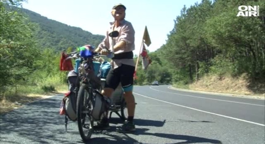 Французин стигна до България с колело 