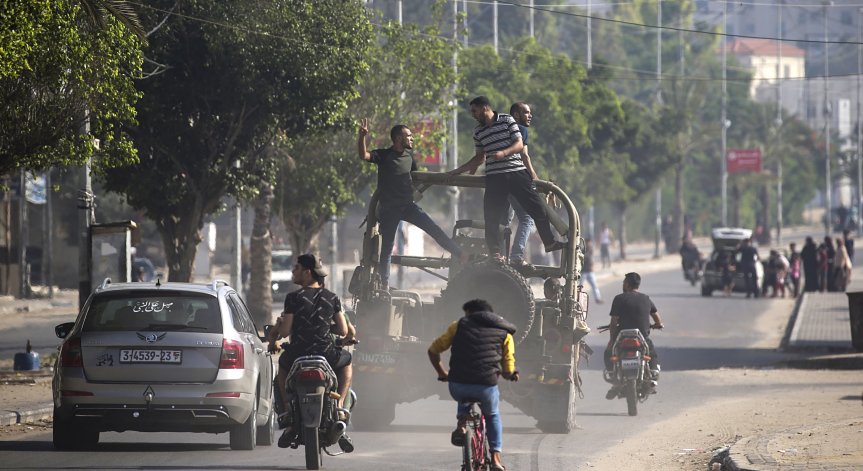 Когато чуеха бебето да плаче, стреляха по нас: Майка споделя за ужаса от срещата с терористите