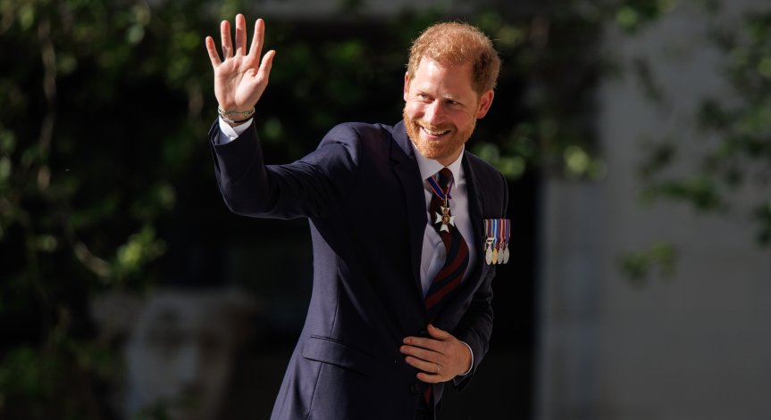 Хари изглежда се държи повече като ''старото си аз''.