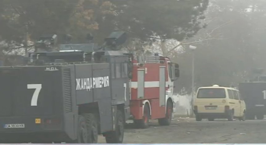 Прегледите на бежанците в Харманли продължават