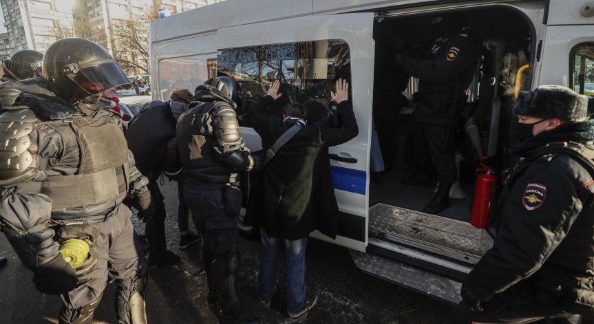 Руски журналист ще лежи в затвора заради критикуващ правителството туит