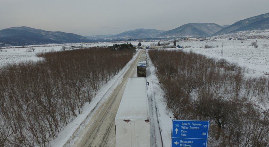 Затвориха Прохода на Републиката заради катастрофирал ТИР