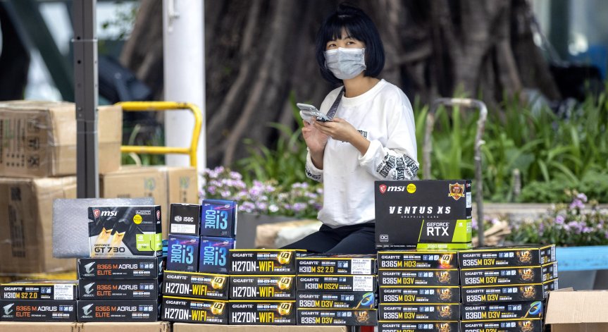 Обратно към живота: В Ухан здравите се връщат на работа