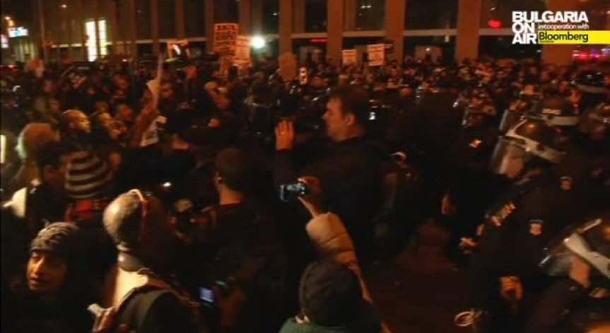 Протести в Ню Йорк след оневиняването на полицай за смъртта на чернокож мъж