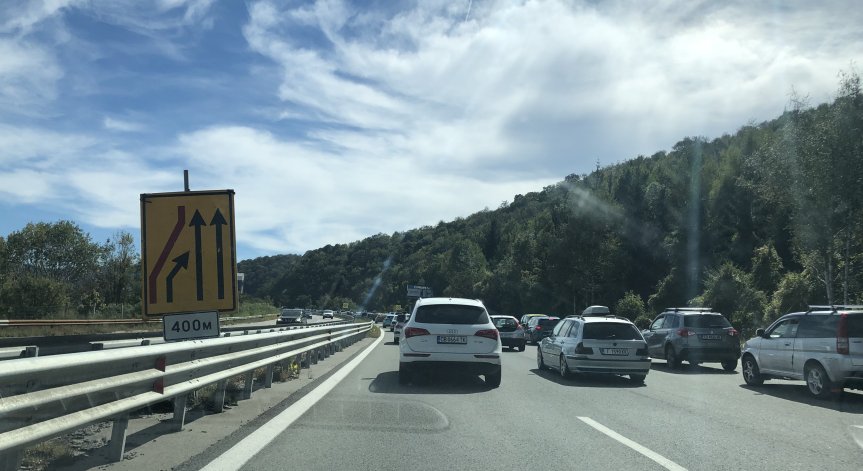 ТИР се обърна на АМ 