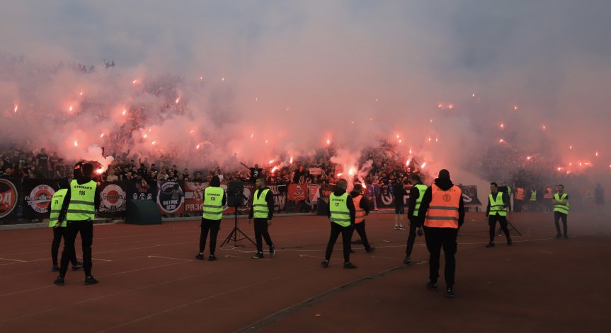 Ултрасите на ЦСКА съсипаха 