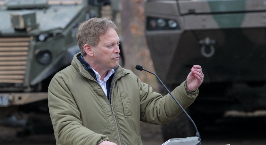 Великобритания: Русия заглуши сигнала на самолета на военния ни министър