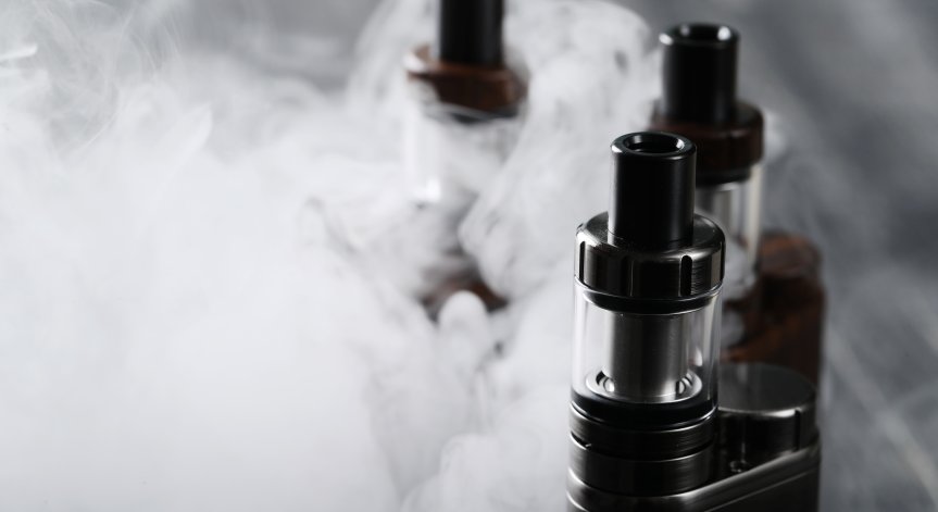 Впоследствие вейпът е открит в обитаваната от него стая.