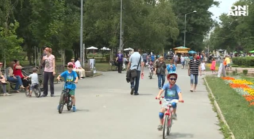 Деца и родители спортуваха заедно по време на 