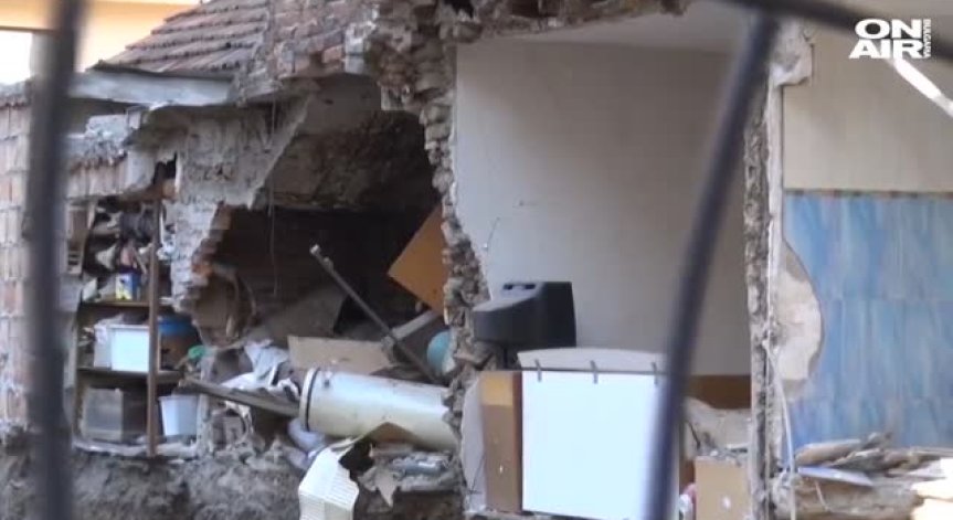 Пълна проверка на инцидента със срутената къща в Пловдив