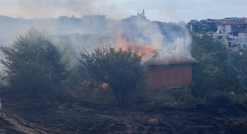 Локализираха големия пожар в Созопол