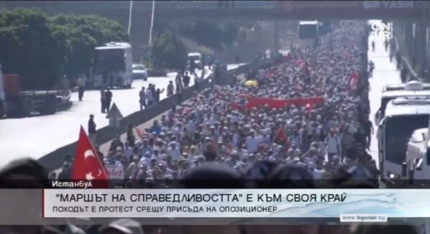 Десетки хиляди опозиционери в 