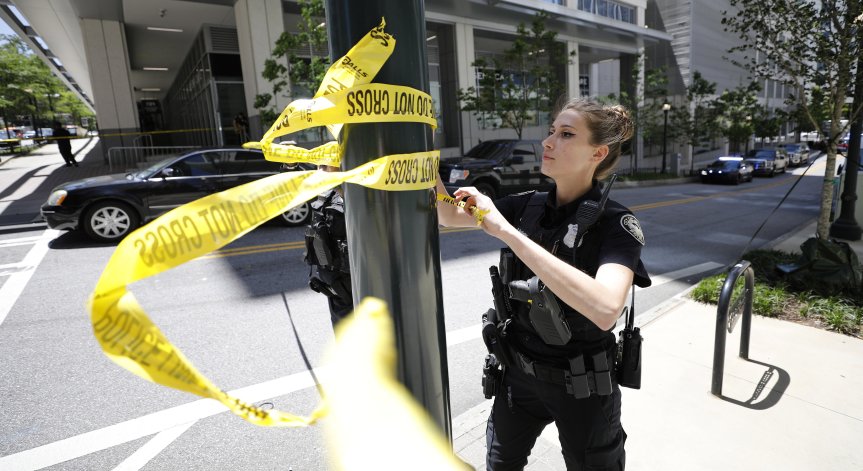 Двама загинаха, петима са ранени след стрелба на купон в САЩ