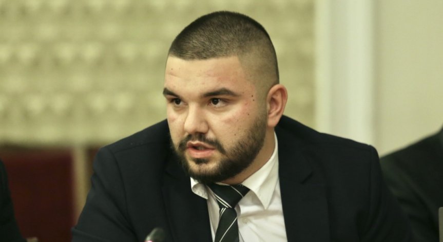 Вицепрезидентът ще връчи български документи за самоличност на Християн Пендиков