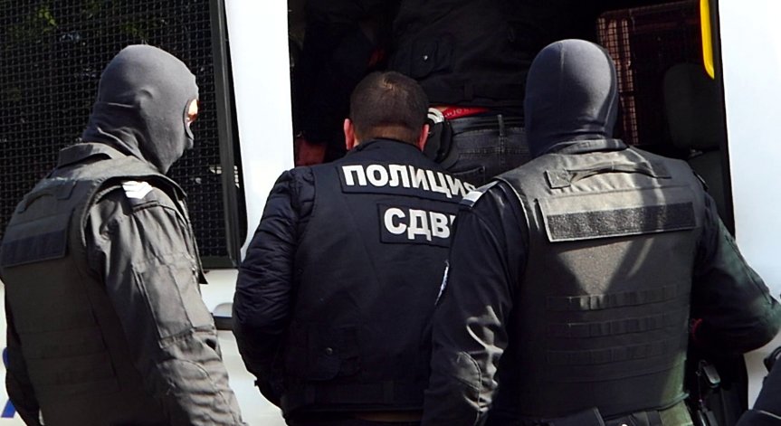 Разбиха канал за нелегални мигранти към Сърбия, задържаха петима, сред тях и тартора