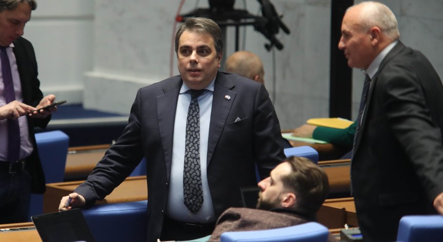 Асен Василев: Вървим по план за еврото, ротацията ще се случи