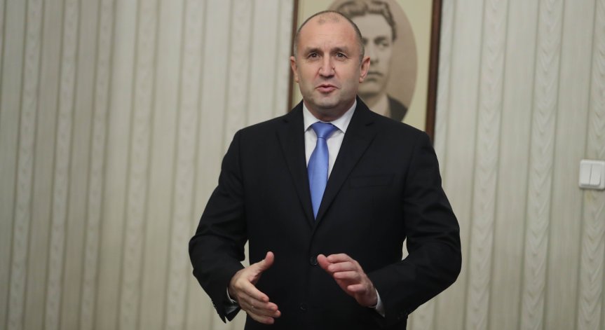 Консултациите продължават: Радев приема ИТН, 