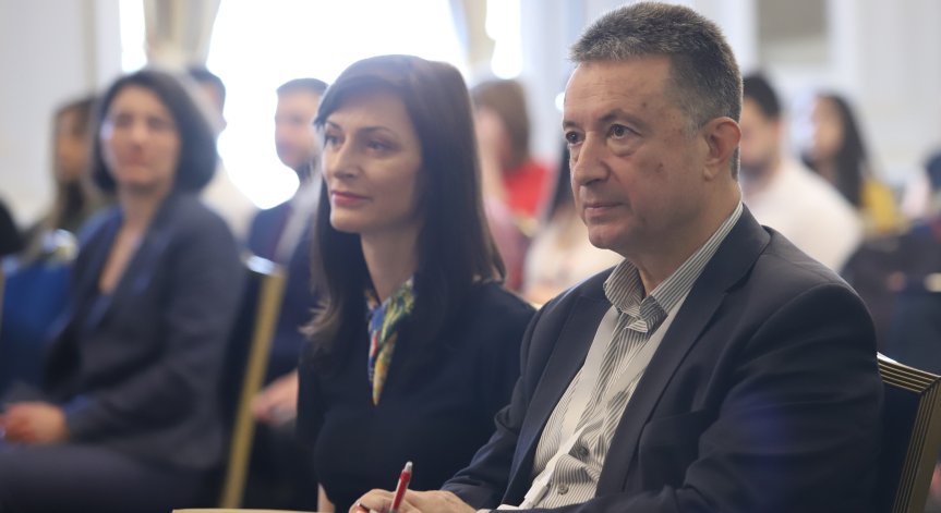 Конституциониият съд образува дело срещу предоставянето на оръжия на Украйна
