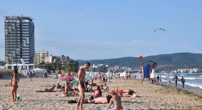 Слънчев бряг отчита 10% ръст на туристите и пълни хотели за август