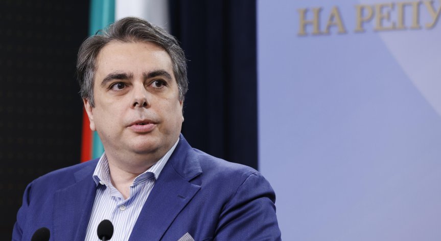 Асен Василев говори след проведения извънреден Национален съвет.