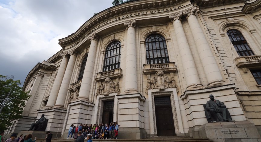 12 чужди университета търсят преподаватели по български език 