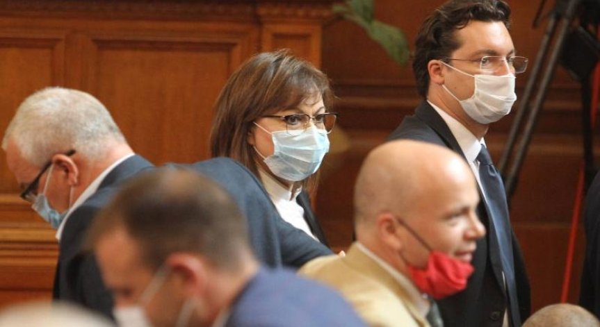 Нинова: Депутати от БСП стават доброволци в болниците