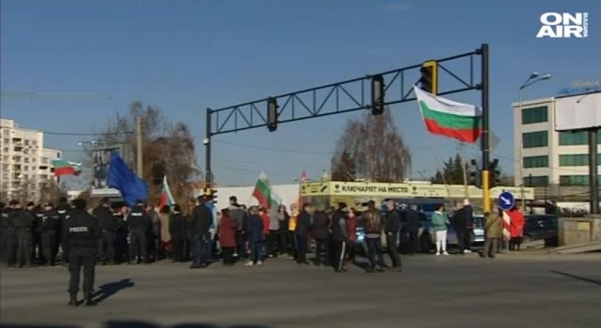 Засилен трафик към София: Протест блокира вход на столицата за около час