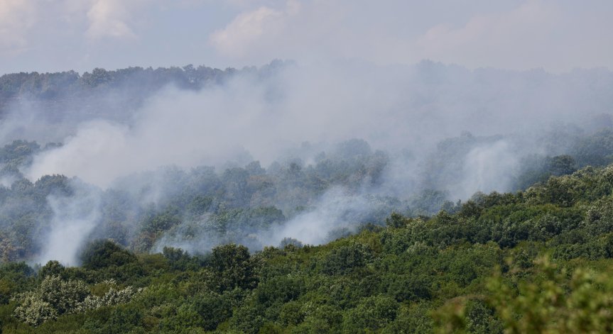 Мълчанието на властта добави гориво към пожара на недоволството.