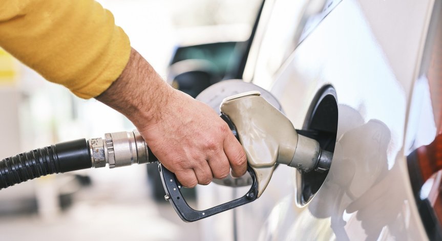 Правителството на Германия обмисля да доплаща горивото на шофьорите