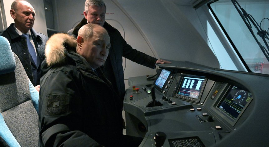 Путин в пилотската кабина на ракетоносец в Татарстан: Да го кръстим Минтимер Шаймиев
