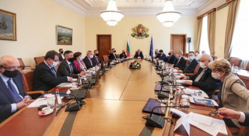 Със замах: Освобождават всички областни управители