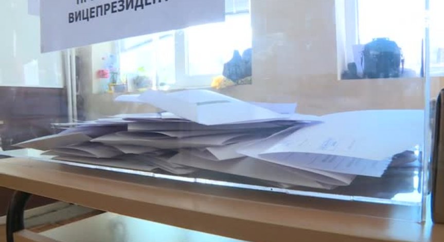Отваря ли се бюлетината при пускането ѝ в урната?