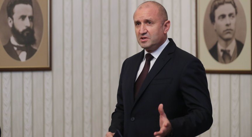 Радев към шефа на НСО: Ще пътувам с личния си автомобил