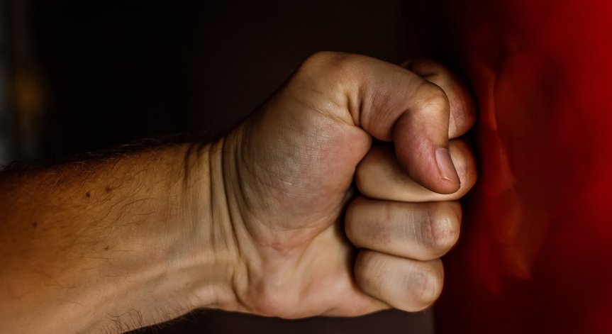 Домашно насилие: Син преби майка си в Шуменско