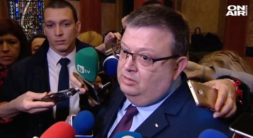 Цацаров: По-малко политика и съдебната реформа ще стане