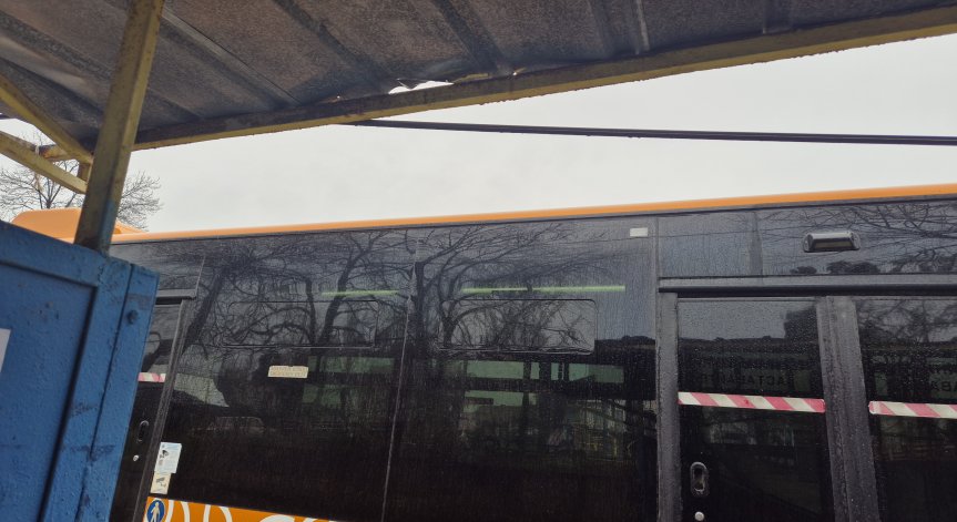 Спирката е оживена.