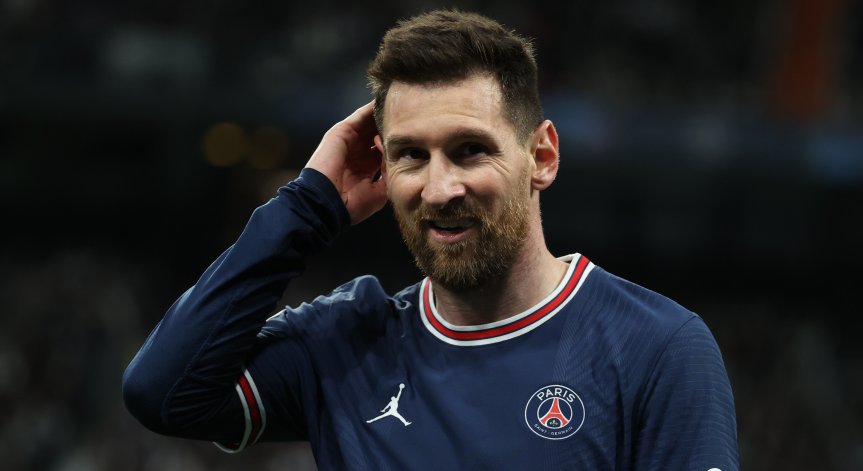 Меси е изпята песен, записа куп негативни рекорди