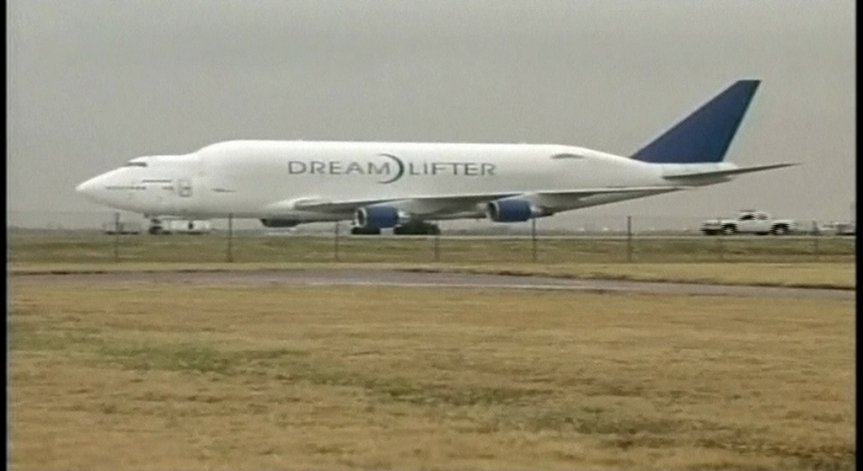 Boeing Dreamlifter кацна на грешно летище в Канзас вместо на военното