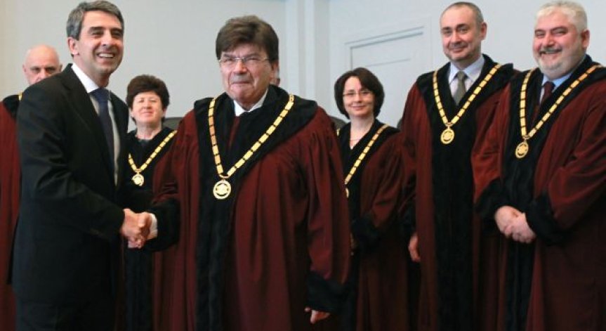 Конституционният съд вече е в пълен състав
