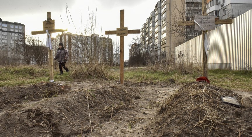 Има записи как руски военни застрелват в гръб двама мъже, прокуратурата ги разследва