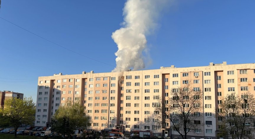 Жилищен блок в Перник пламна за втори път