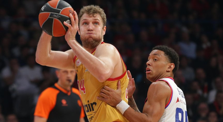 Силен мач на Везенков, но загуба за тима му.